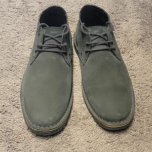 Kenneth Cole reaction mens size 8 dress shoes. Gray